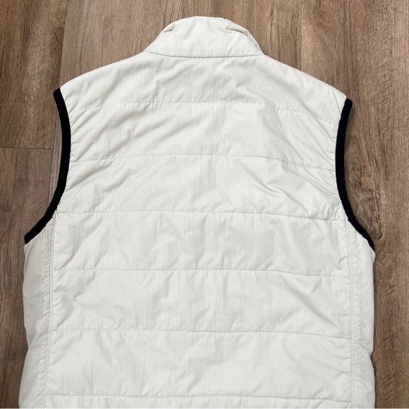 The North face Women’s Puffer Vest in‎ Ivory - Picture 7 of 11